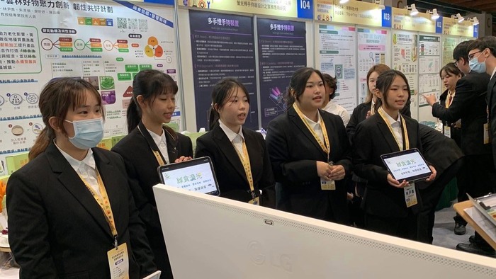 【賀!】陶冠全老師師生團隊，榮獲「2026全國技專校院學生實務專題製作競賽暨成果展」，家政餐旅食品群「第二名」！圖片